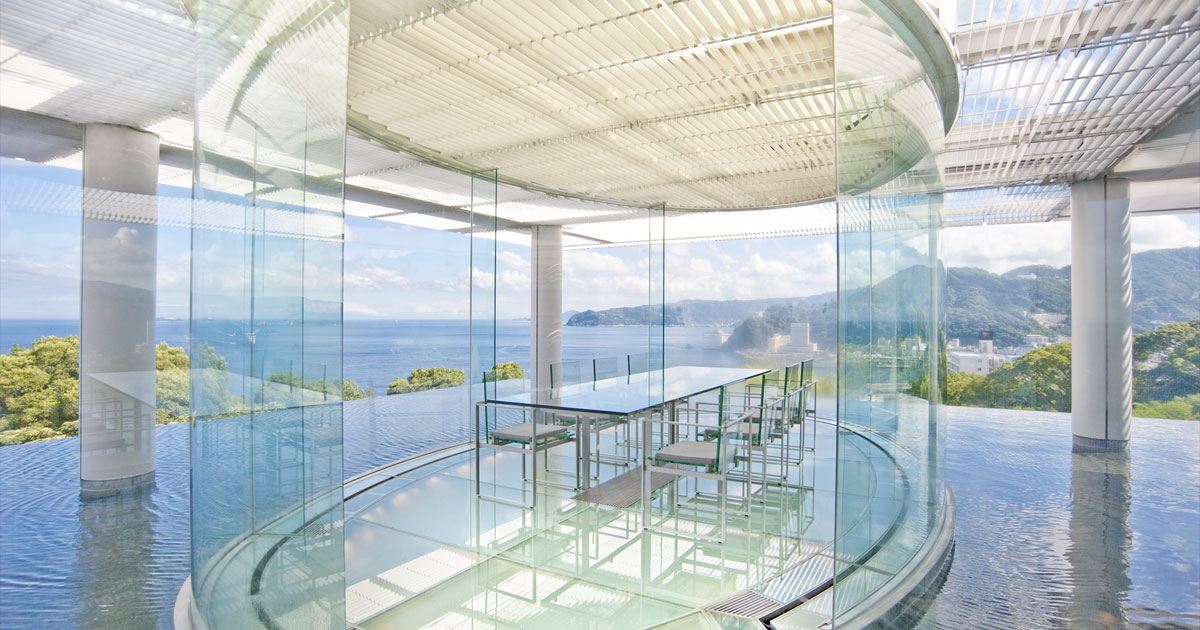 ATAMI 海峯楼 — 熱海市春日町 · 相模湾を望むガラスのウォーターバルコニー