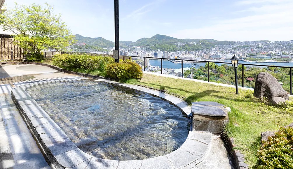 大江戸温泉物語Premium 長崎ホテル清風 — 長崎市大鳥町・稲佐山中腹 · 長崎港と市街を見下ろす露天風呂