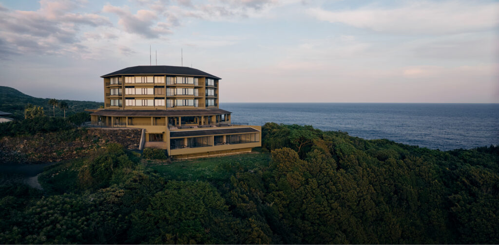 モッチョム岳の麓で一夜、安納芋の島で二夜——屋久島・尾之間から種子島・西之表へ、冬ダイヤの高速船で結ぶ3泊4日
