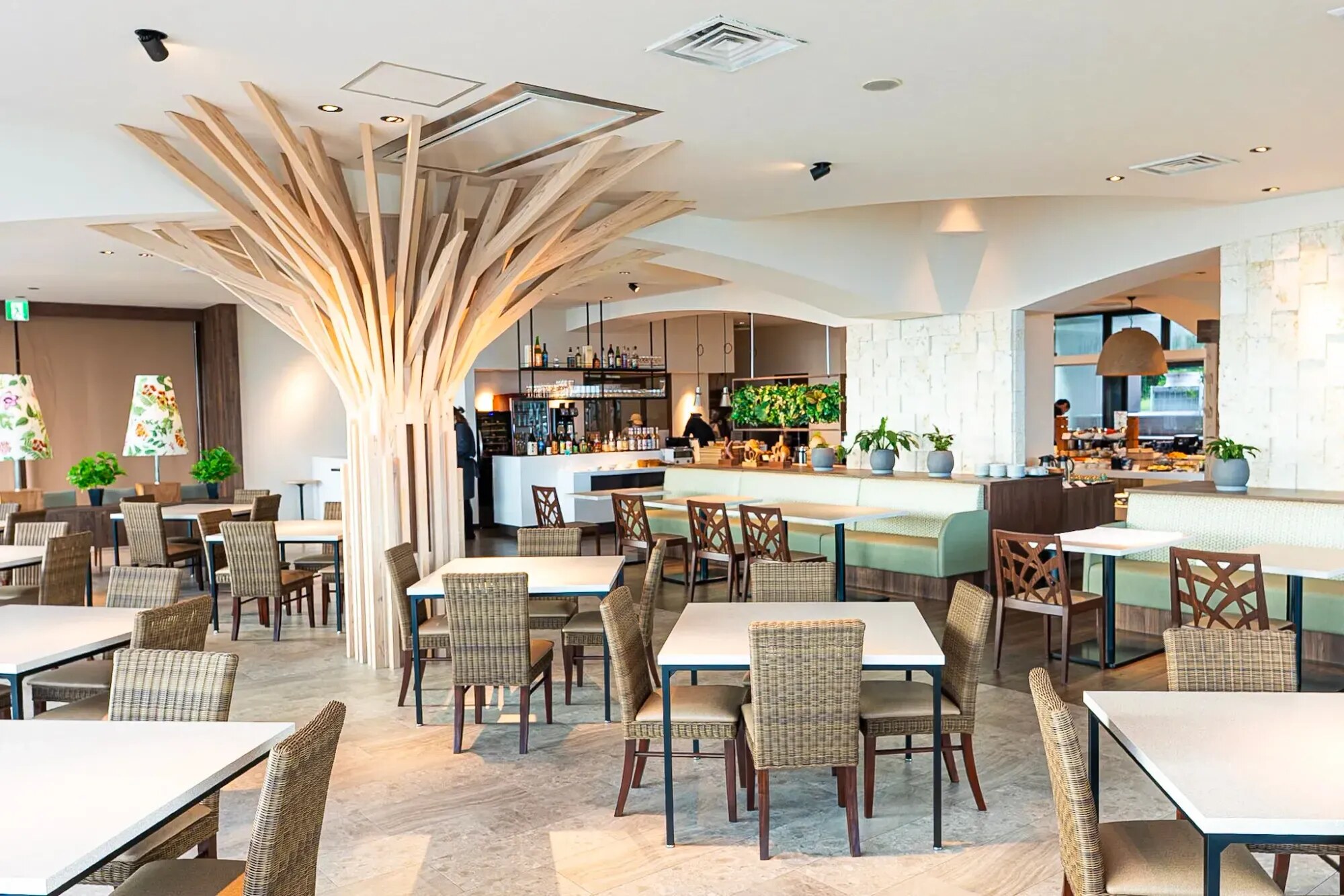 THE HOTEL YAKUSHIMAの夕食、レストランと朝食の形式・料金